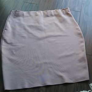 Sleek body con skirt